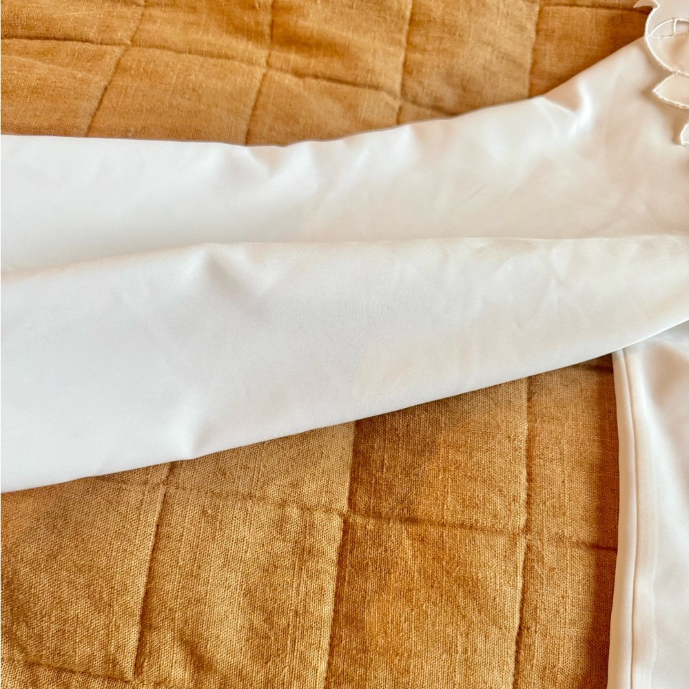 Vintage White Like New Embroidered Collar Peter Pan Long Sleeve Blouse - Picture 7 of 16